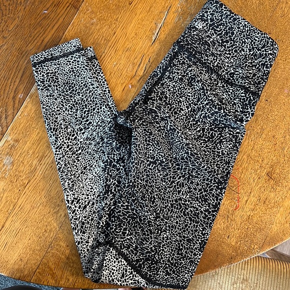 Lululemon leggings - like new - Picture 1 of 5